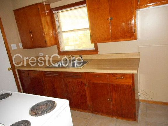4th image of 1071 Lorraine St