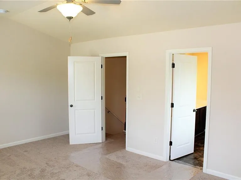 810 Riverdance Dr — Photo 8