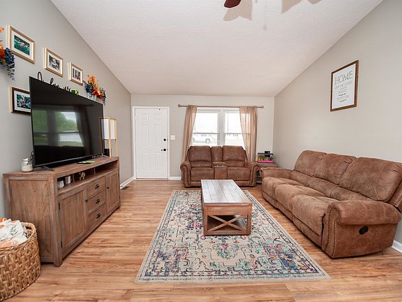 4th image of 107 Cauthen Ct