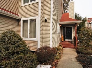 2 Heritage Ct, Oak Ridge, NJ 07438