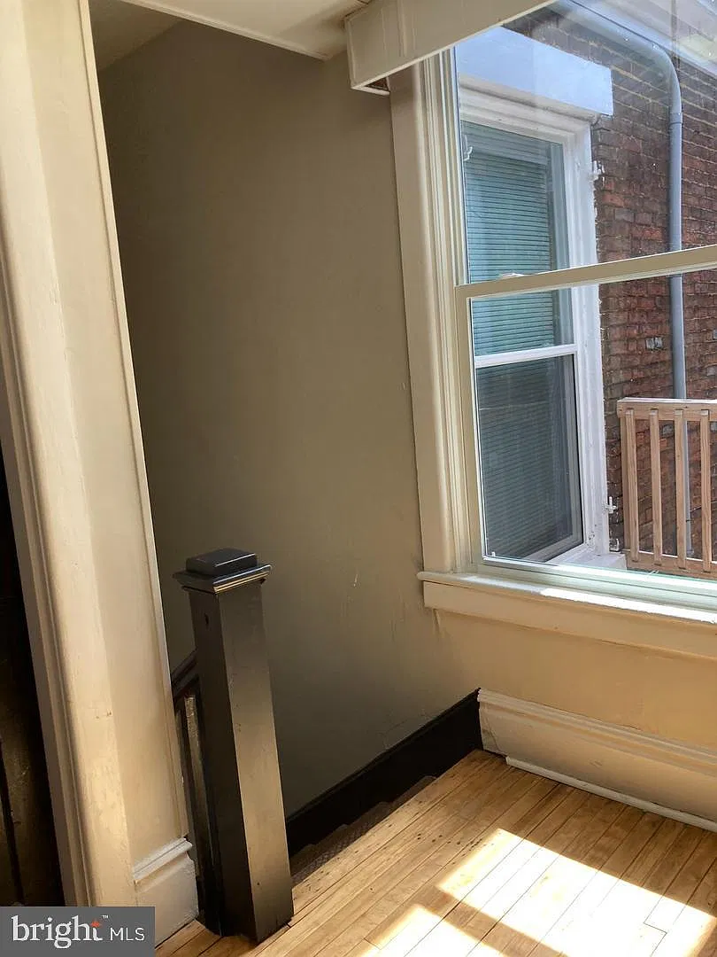 1 bed, 1.0 bath, 10576 sqft, $1,000 — Photo 3