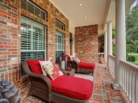 Here you can see that the front porch easily accommodates reclining chaises.