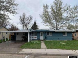90 Mesa Verde Dr, Glenrock, WY 82637