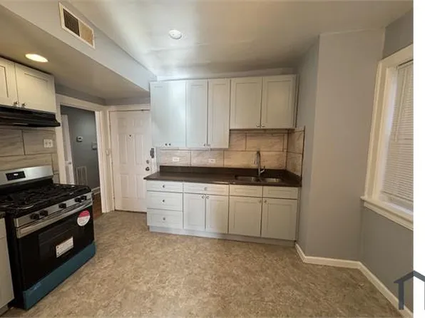 7753 S Kingston Ave APT 2, Chicago, IL 60649