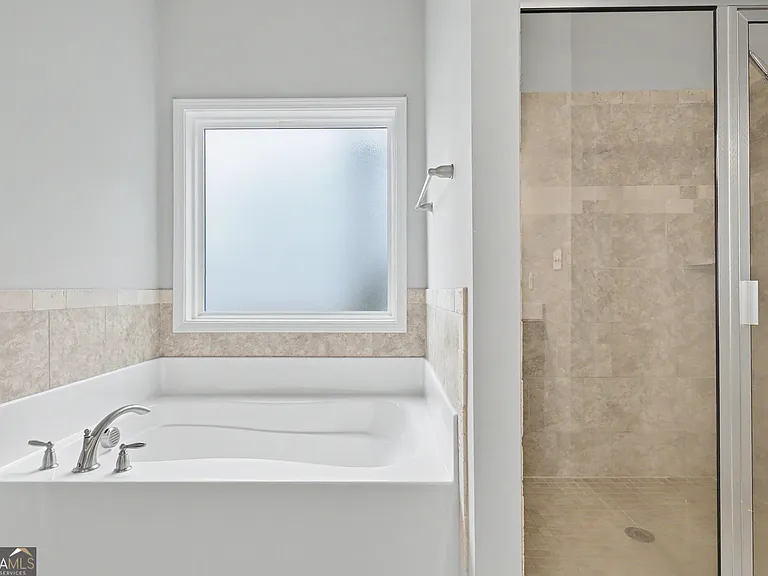 270 Southridge — Photo 31