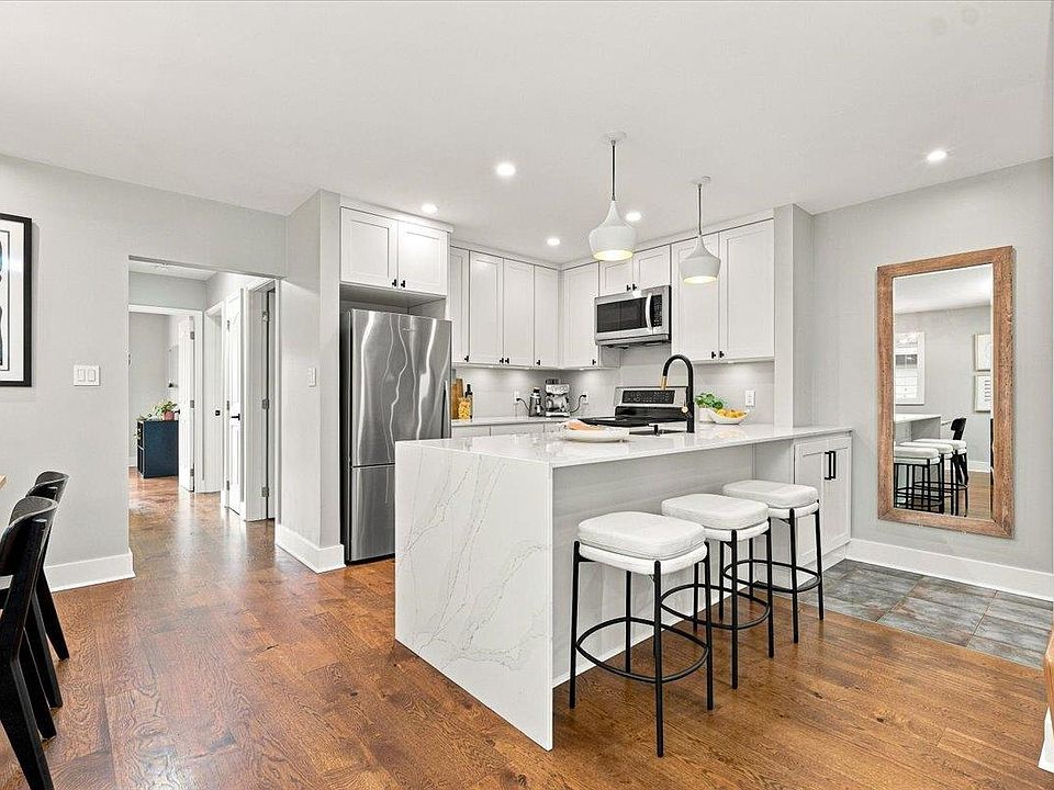 1st image of 223 W 19th St