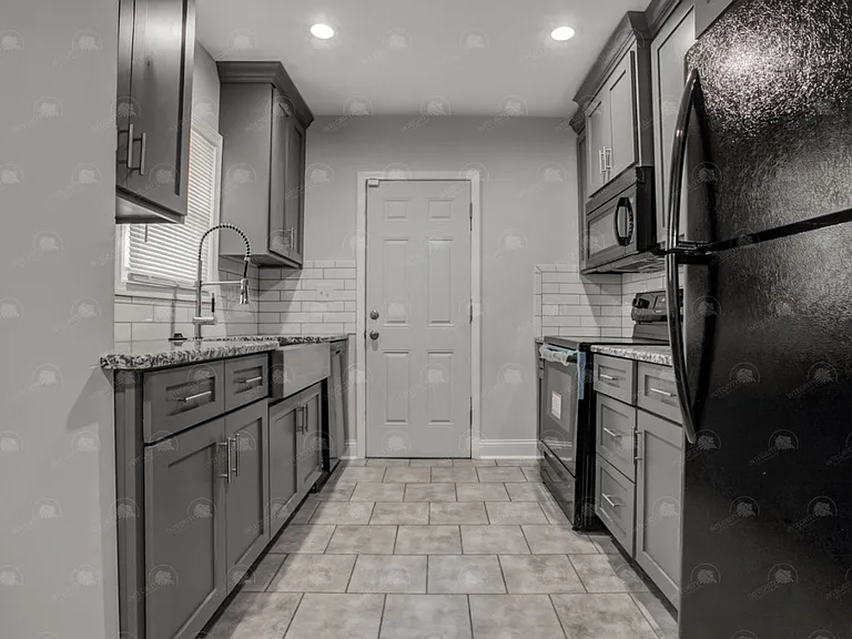 6627 Brooklyn Ave — Photo 11