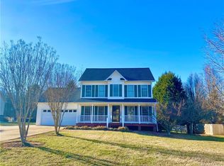 5511 Creek Point Dr, Hickory, NC 28601