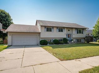 33 Jaz Cir, Reedsburg, WI 53959