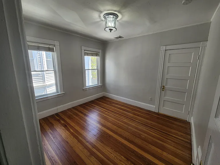46-48 Carrington Ave #2R — Photo 8