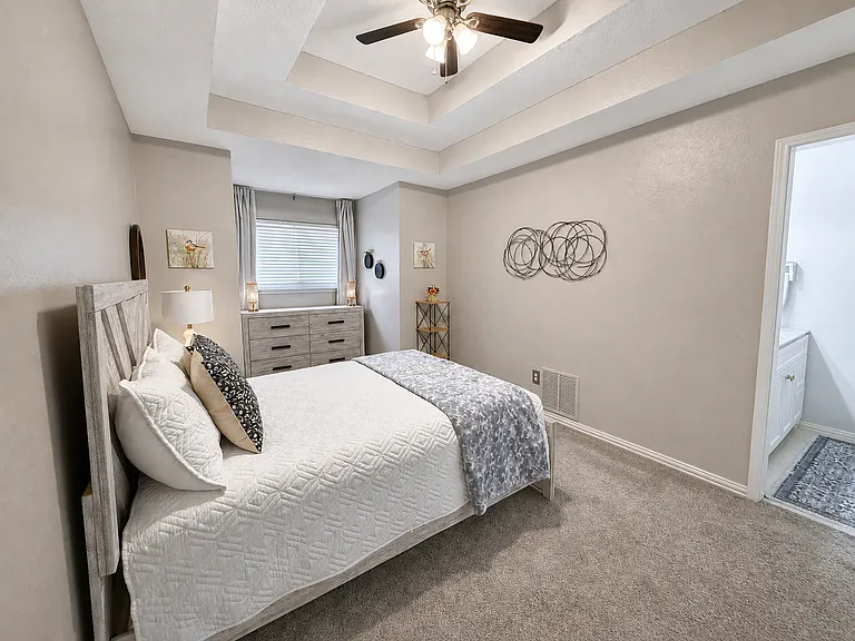 1740 Forest Glen Dr — Photo 28