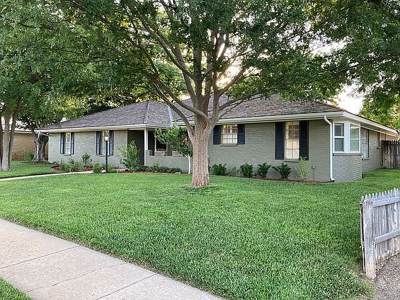 .39 acre corner lot
