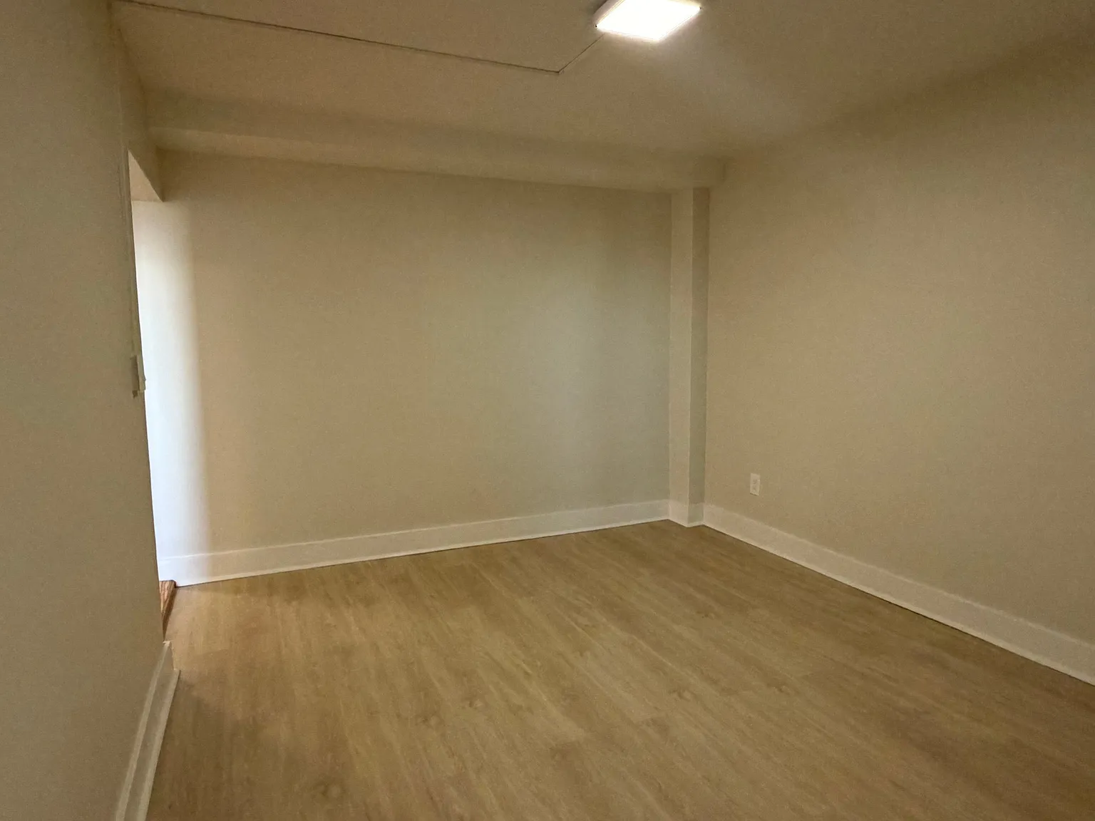 Beautifully Renovated 2-Bedroom - All Utilities Included! — Photo 3