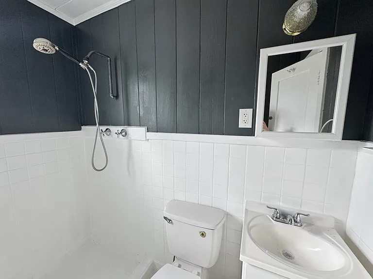 200 Park Ave #6 — Photo 7