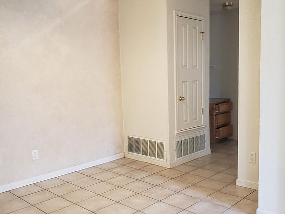 4th image of 3101 Dannen Ct Unit B