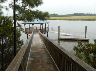 8694 Peters Point Rd, Edisto Island, SC 29438