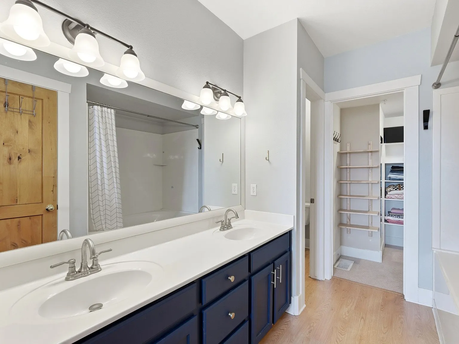 3 bed, 1232 sqft, $2,950 — Photo 3