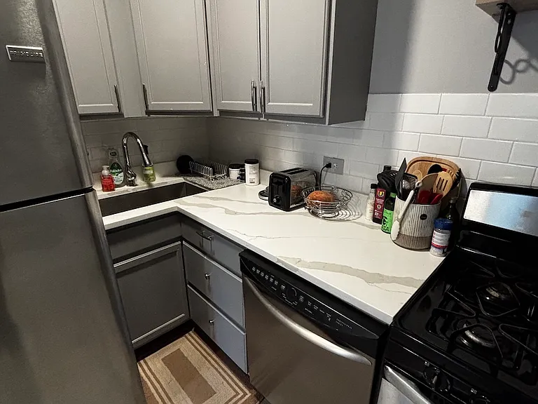 1021 W Wellington Ave #CH1 — Photo 5