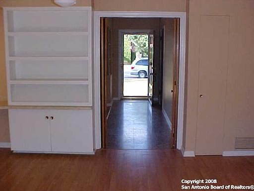 5th image of 504 TRAVERTINE DR