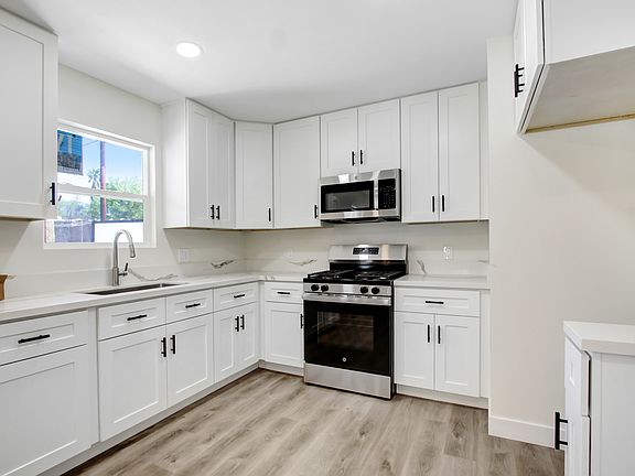 3rd image of 554 N 6th Ave #3