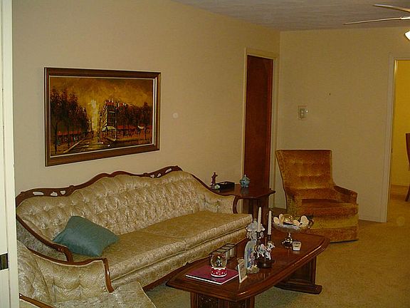 FORMAL LIVING ROOM