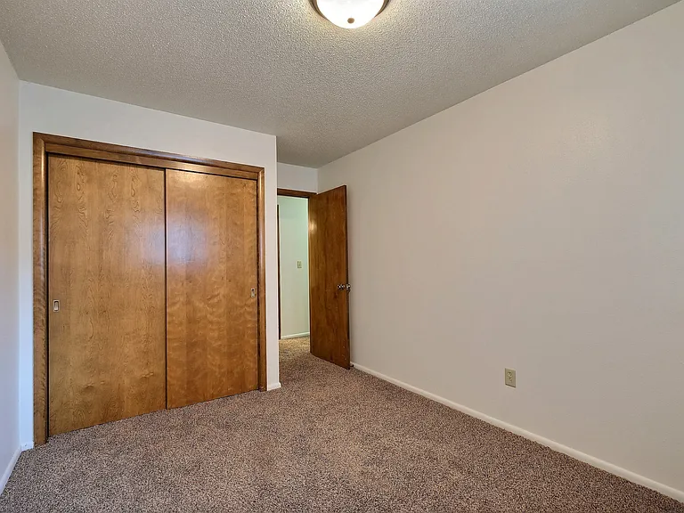 Fargo, ND Emerald Apartments | Bedroom