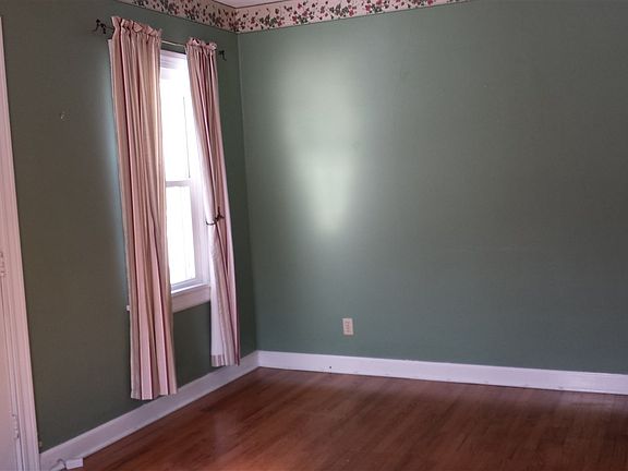 3rd image of 842 S 35th St