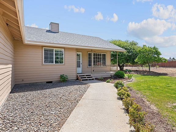 3rd image of 1945 NE Gentry Dr