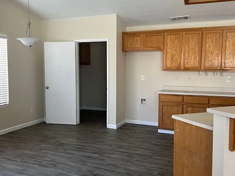 1480 Bentley Dr — Photo 4