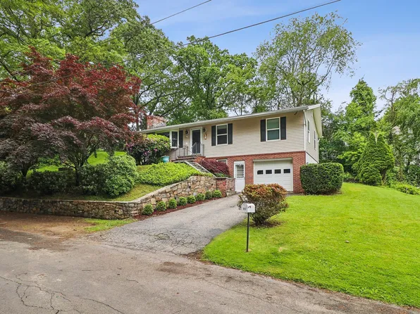 14 Knollwood Terrace East, Shelton, CT 06484