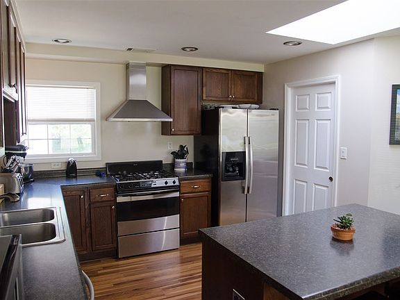 4th image of 704 Imus Dr