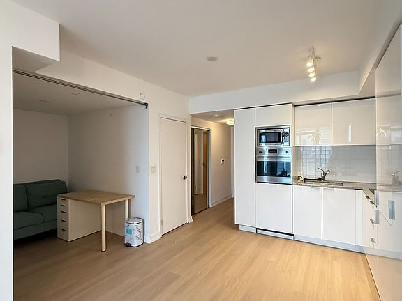 4th image of 11 Wellesley St W #3604