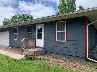 3907 SW Cambridge Ter, Topeka, KS 66610