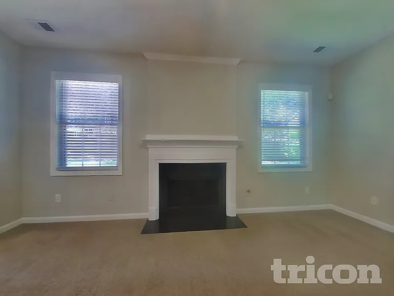 403 Park Creek Trce — Photo 2