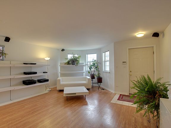 3rd image of 1453 N Larrabee #A