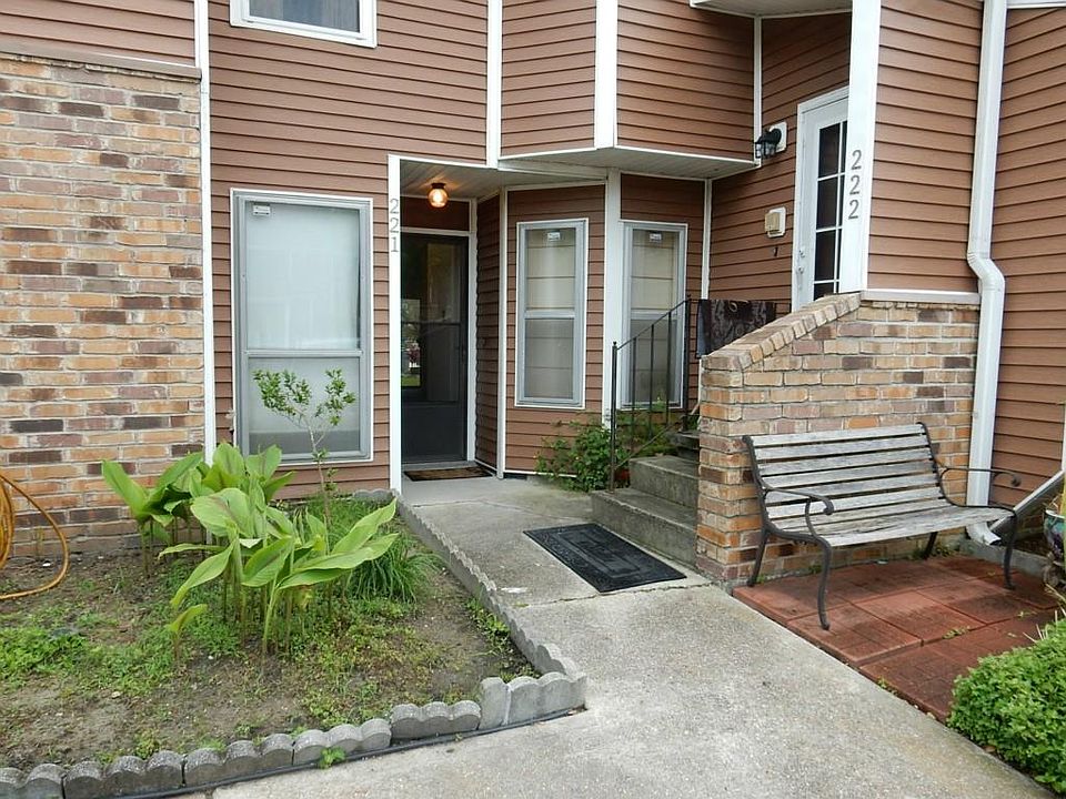 1st image of 221 Avant Garde Cir #221