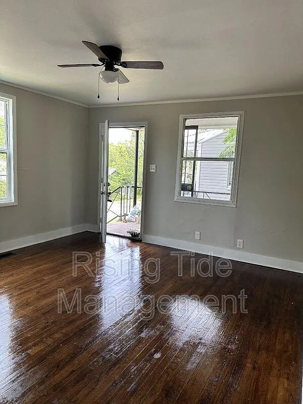 2 bed, 1.0 bath, 708 sqft, $725 — Photo 2
