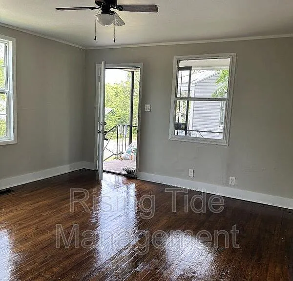 3905 39th Ct N — Photo 2