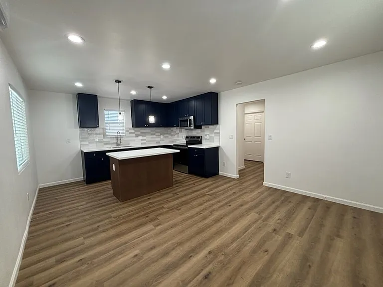 942 W El Morado Ct #C — Photo 2