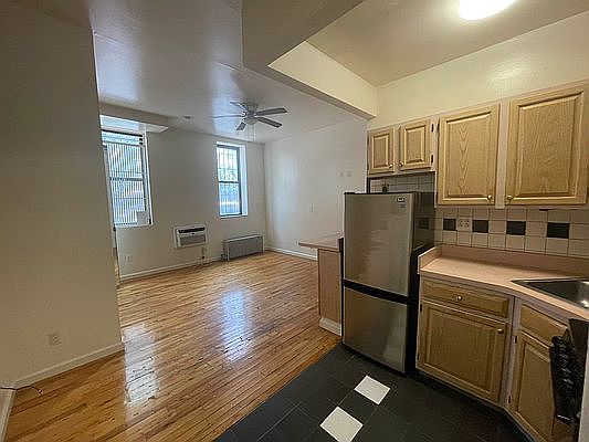 5th image of 434 E 115th St APT 1A