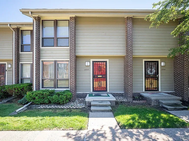 2 bed, 1043 sqft, $1,800 — Photo 1