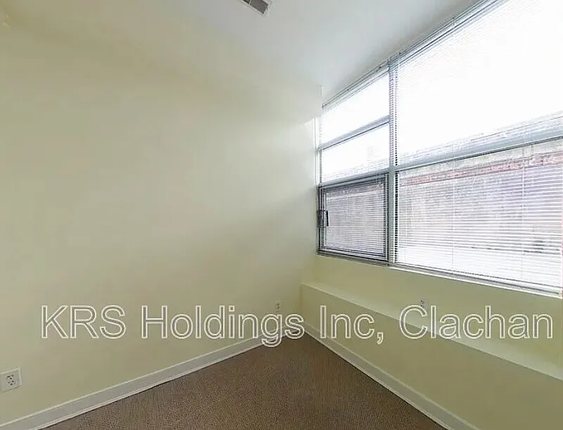 Building Photo - 123 E Broad St #2D