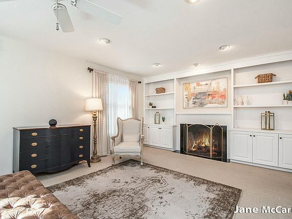 4th image of 210 Lakewood Dr SE