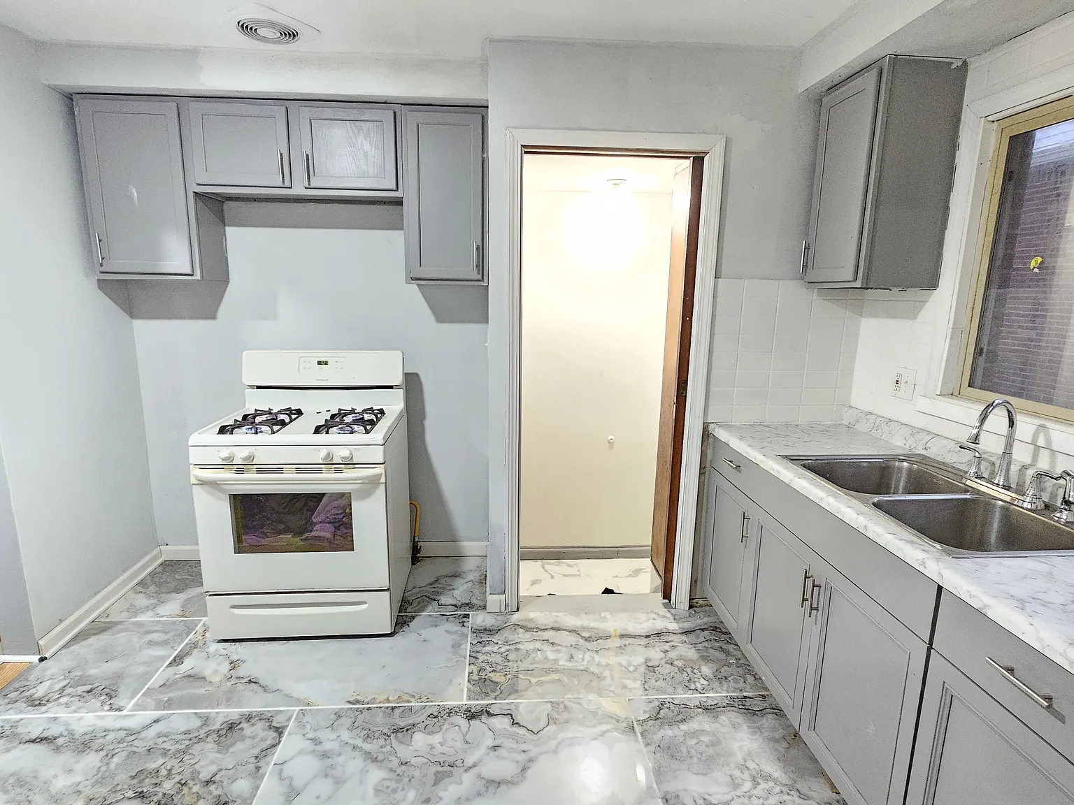 3 bed, 1376 sqft, $1,600 — Photo 3