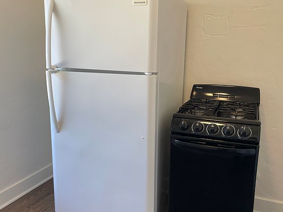 4th image of 221 Raymond St #1