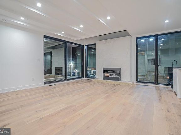 3rd image of 726 S Hicks St #728R