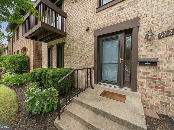 3rd image of 9721 Shadow Oak Dr