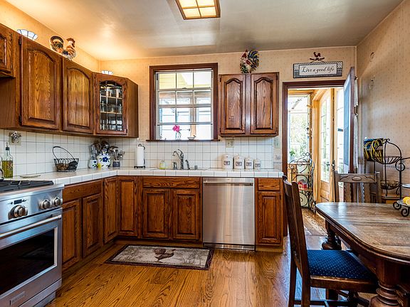 4th image of 232 Elm Ave