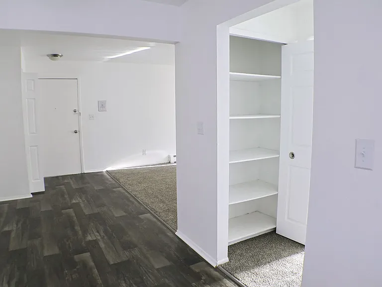 Livonia Apartments — Photo 16