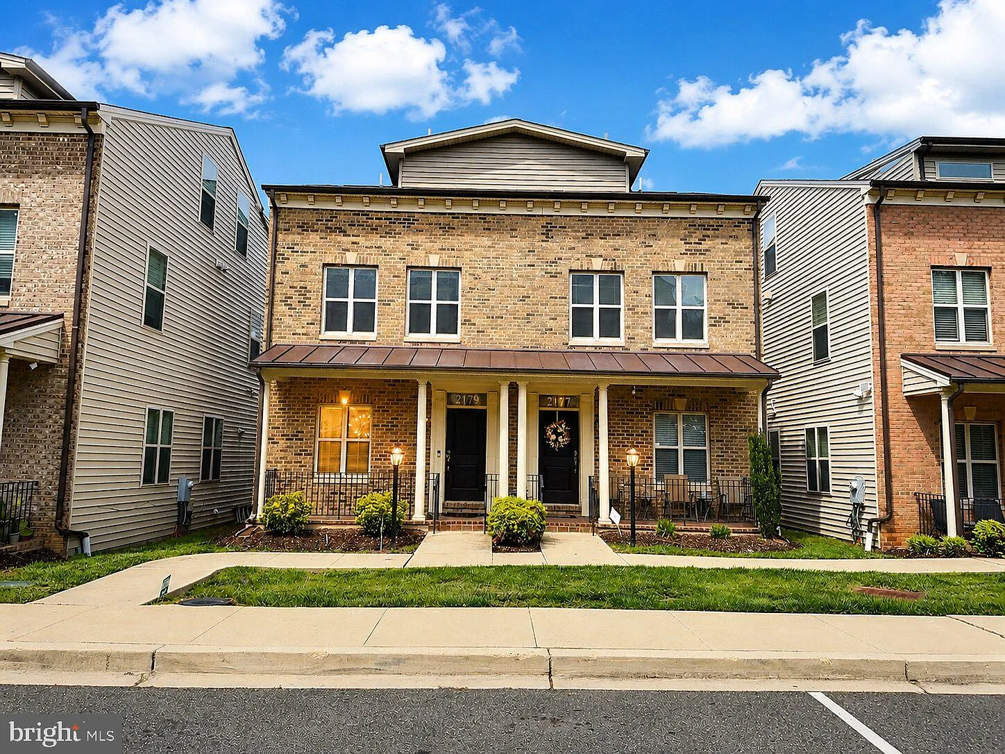 4 bed, 3.5 bath, 2354 sqft, $4,250 — Photo 3